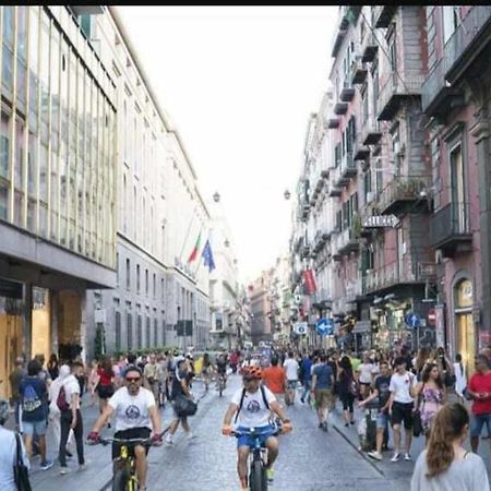 I Tre Re Via Toledo Napoli Esterno foto