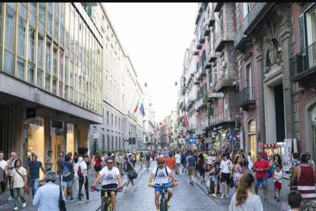 I Tre Re Via Toledo Napoli Esterno foto